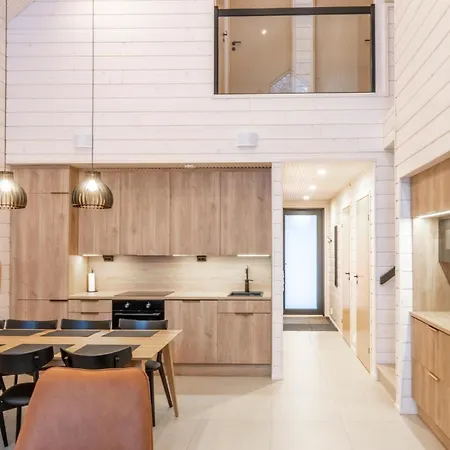 Quu A, Superior 4bd Detached Apartment