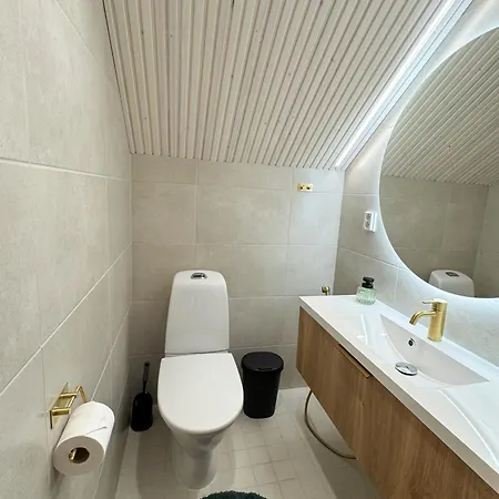 Quu A, Superior 4bd Detached