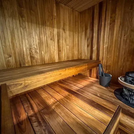 Quu A, Superior 4bd Detached