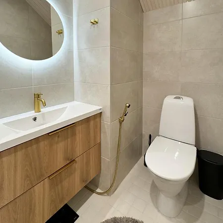 Quu A, Superior 4bd Detached Apartment