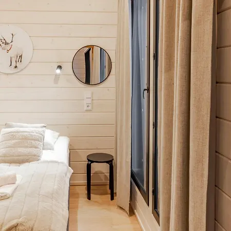 Quu A, Superior 4bd Detached